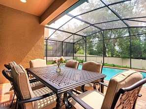 House, 5 Bedrooms | Balcony
