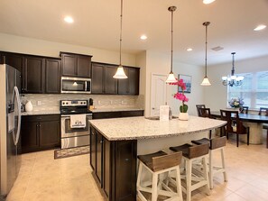 House, 5 Bedrooms | Private kitchen