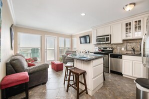 Family Condo, 2 Bedrooms | Living room | 36-inch TV with cable channels - Seascape 2113 (Galveston)