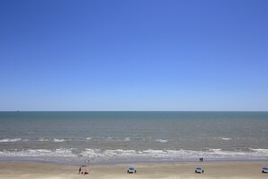 Beach nearby - Casa Del Mar Beach Suites (Galveston)