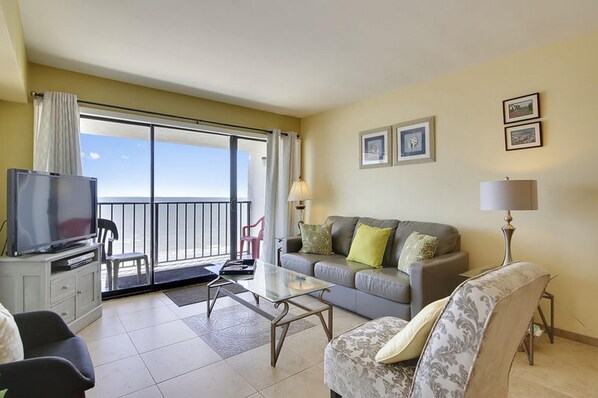 Condo, 2 Bedrooms | Living room