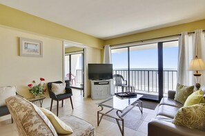 Condo, 2 Bedrooms | Living area