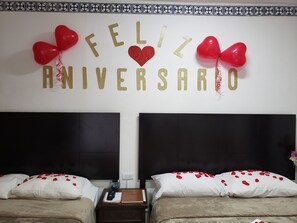 1 slaapkamer, een strijkplank/strijkijzer, gratis wifi, beddengoed