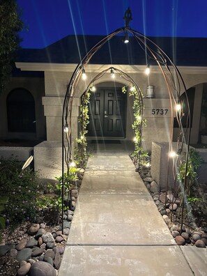 Exterior detail - 9 AM check in 9 PM check out, south facing sunny yard, Kierland area, 6 bikes (Scottsdale)