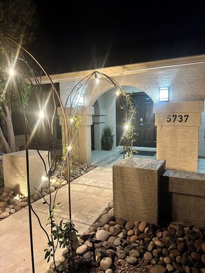 Exterior detail - 9 AM check in 9 PM check out, south facing sunny yard, Kierland area, 6 bikes (Scottsdale)