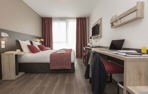 In-room safe, free WiFi, bed sheets