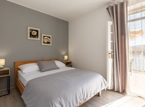 2 chambres, fer et planche à repasser, Wi-Fi, draps fournis