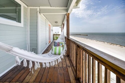 SUNRISE ON MAG - Beach House