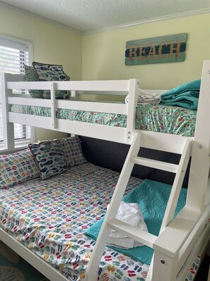 3 bedrooms, iron/ironing board, WiFi, bed sheets