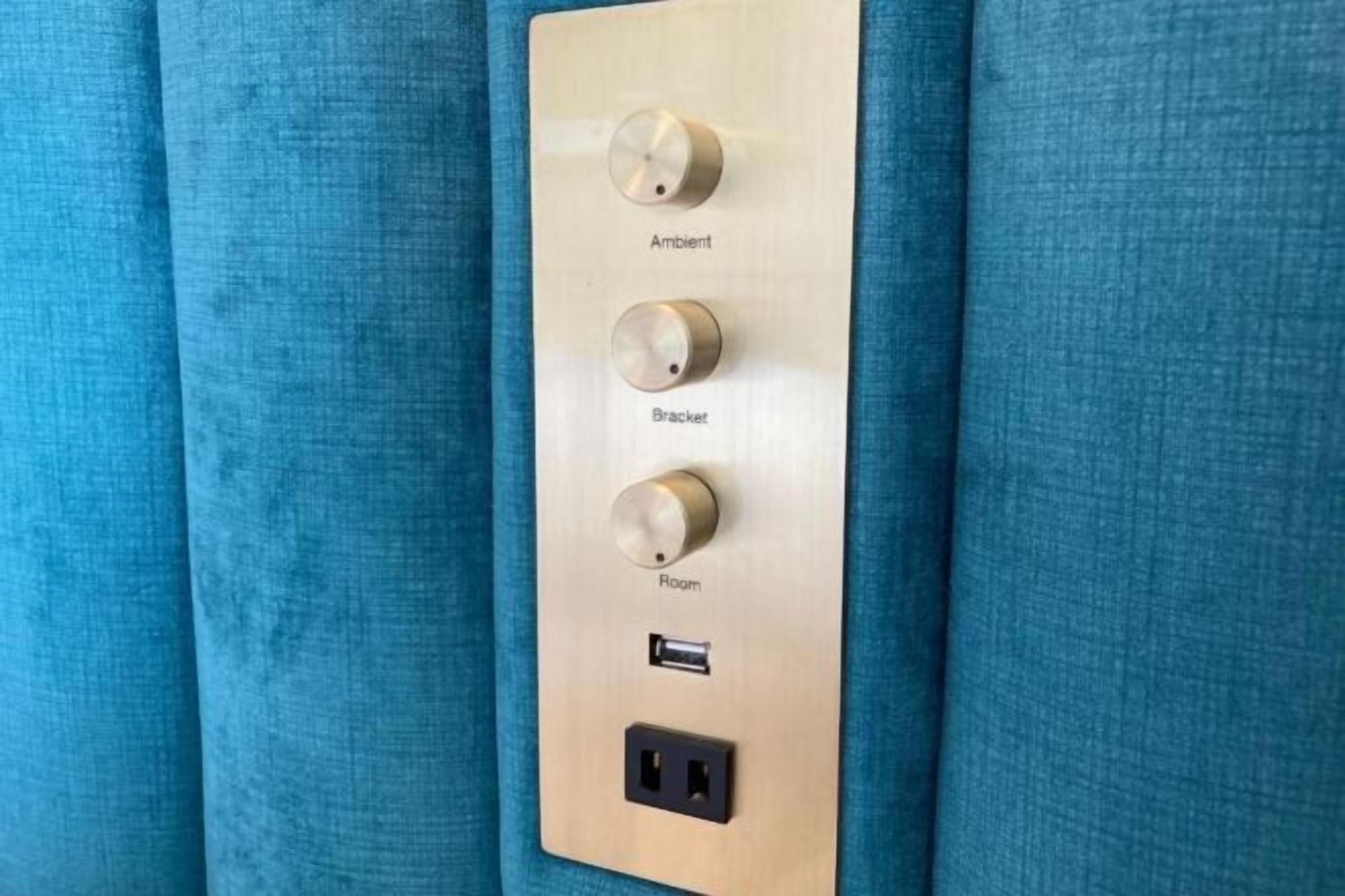 免费洗浴用品、吹风机、拖鞋、坐浴桶