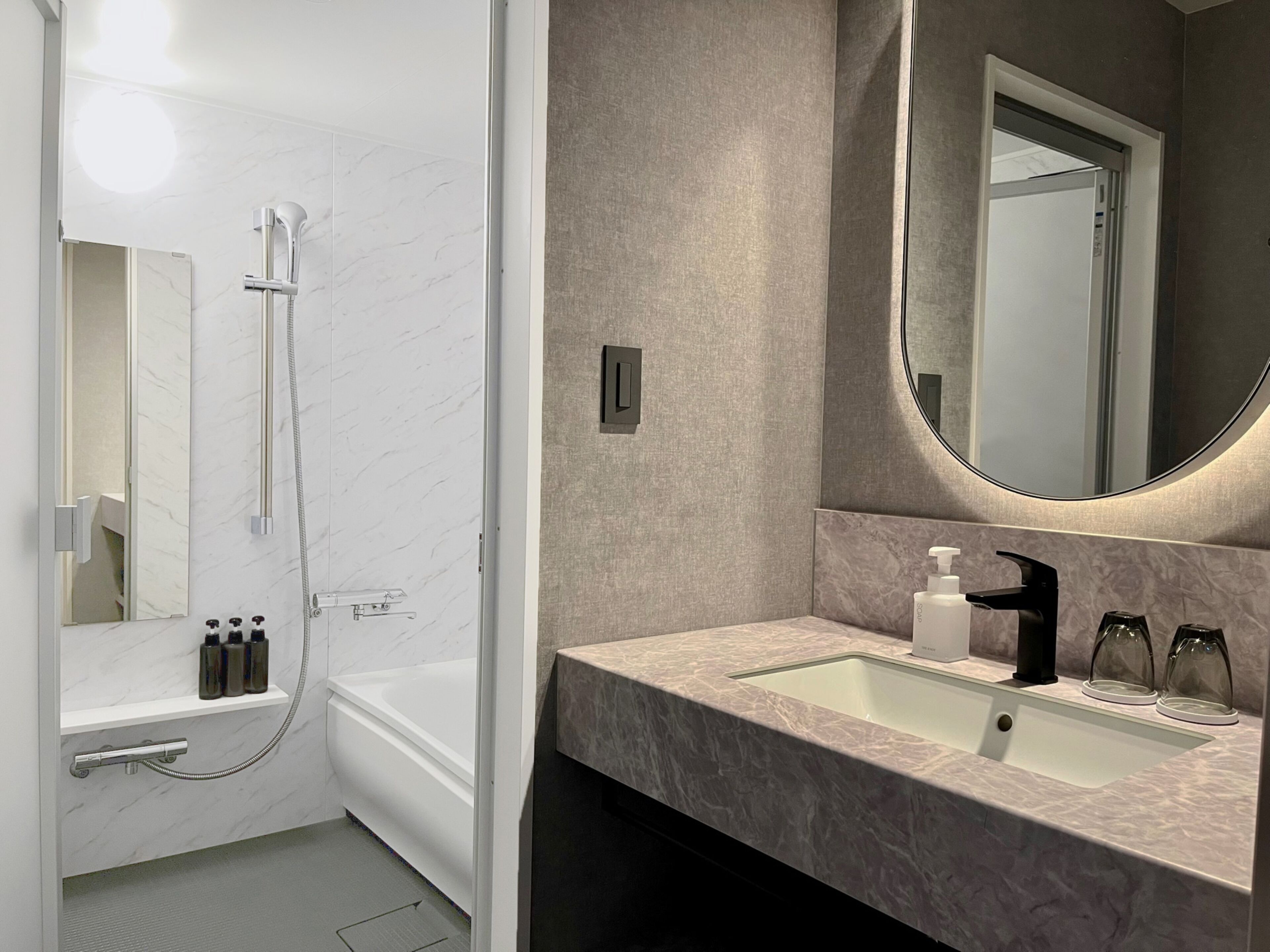 deluxe room, 2 beds, panoramic city view, non smoking | bathroom | free toiletries, hair dryer, slippers, bidet