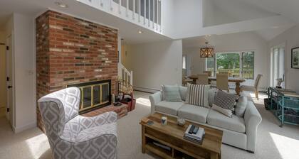 A NOSTALGIC SPACE! Your Martha's Vineyard Getaway!