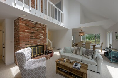 A NOSTALGIC SPACE! Your Martha's Vineyard Getaway!