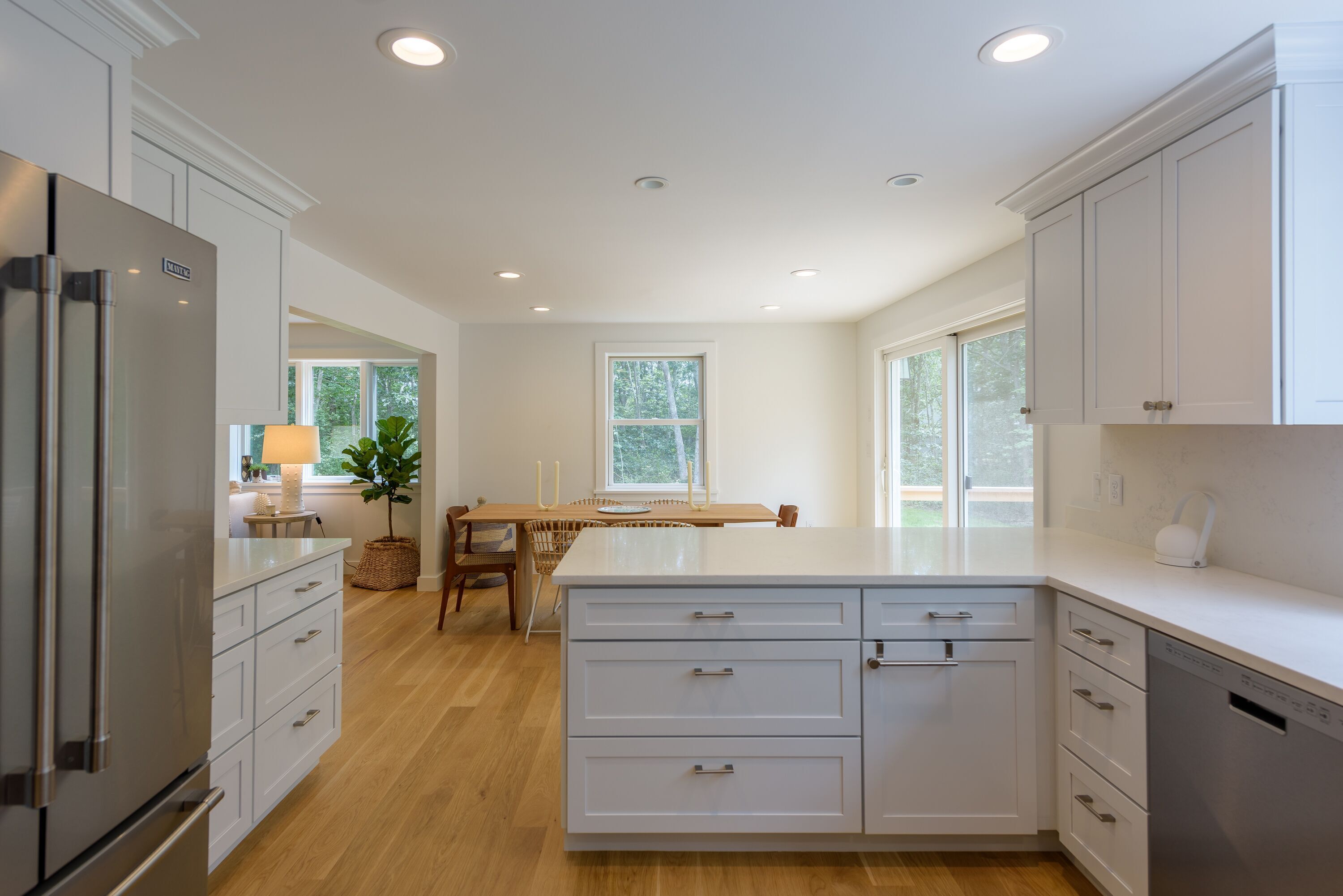 Kylskåp, mikrovågsugn, ugn och spishäll