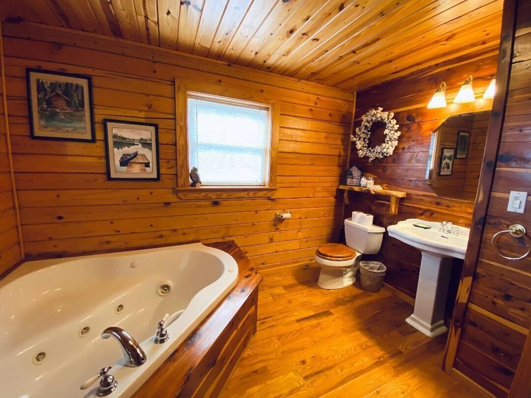 Douche, baignoire à remous, séchoir à cheveux