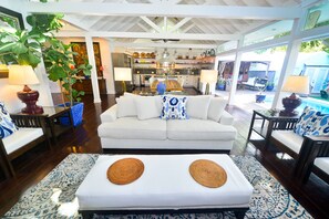 Smart TV, books, stereo - "Blu" a Grand, three-bedroom, two-bath, home with a heated pool in old-town KW (Key West)