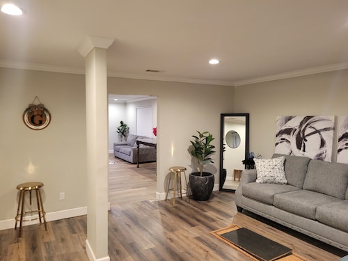 Mardi Gras Visitors Are Welcome! 3 Bedrms / 4 Beds. 1.5 Ba. Spacious