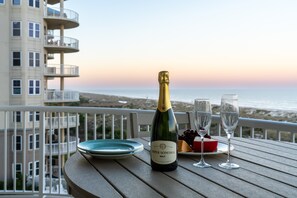 Outdoor dining - BREATHTAKING VIEWS! 4th Floor Oceanfront Condo next to Ritz Carlton! (Fernandina Beach)