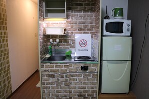 冰箱、微波炉、炉灶、电热水壶