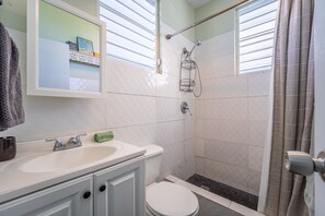 Shower, hair dryer, towels - The Babanees - Bummer Hill Boho Chic Surf Shack  (Rincon)