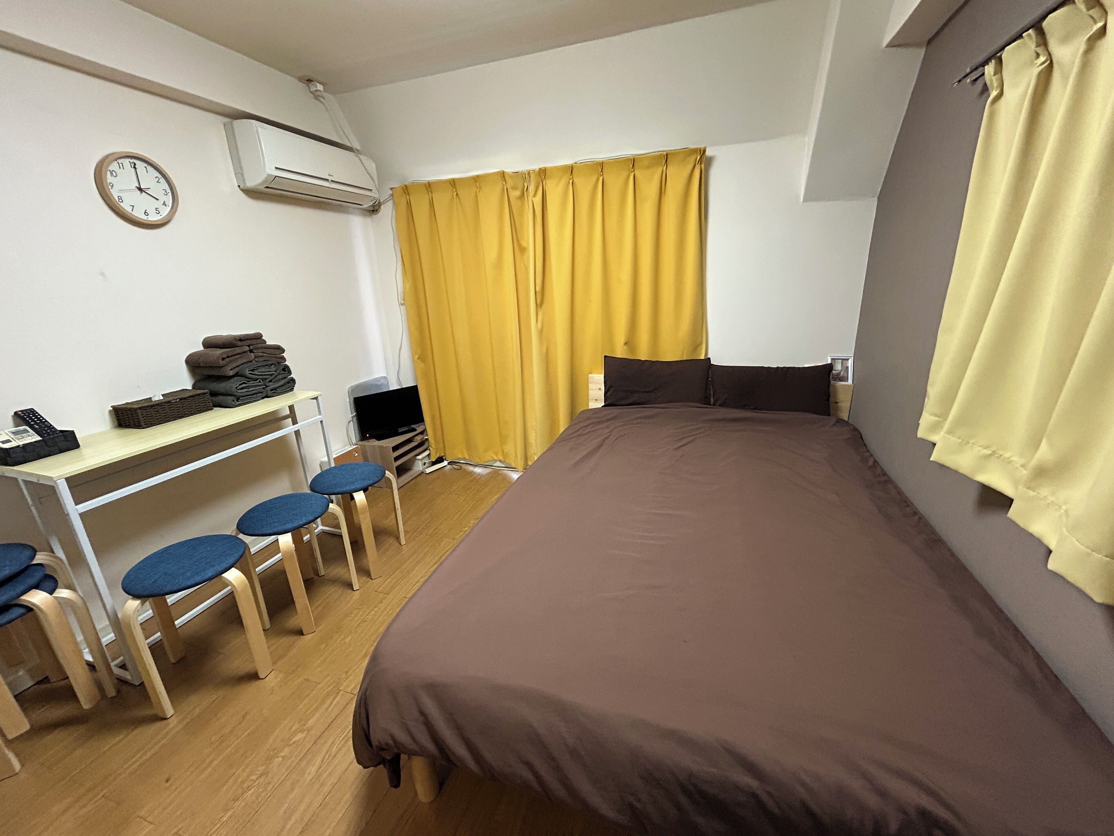 Standard-huone (401) | Työpöytä, kannettavalle tietokoneelle sopiva työtila, pimennysverhot