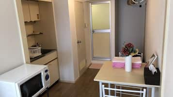 Standard Room (201) | Living area | 20-inch flat-screen TV with digital channels, TV