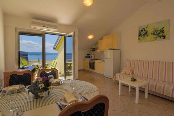 TV - Holiday apartment mit Klimaanlage und Meerblick (Dramalj)