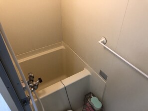 Standard Room (102) | Bathroom - Guest House Zen Hakata Ohori Park 2 (Fukuoka)