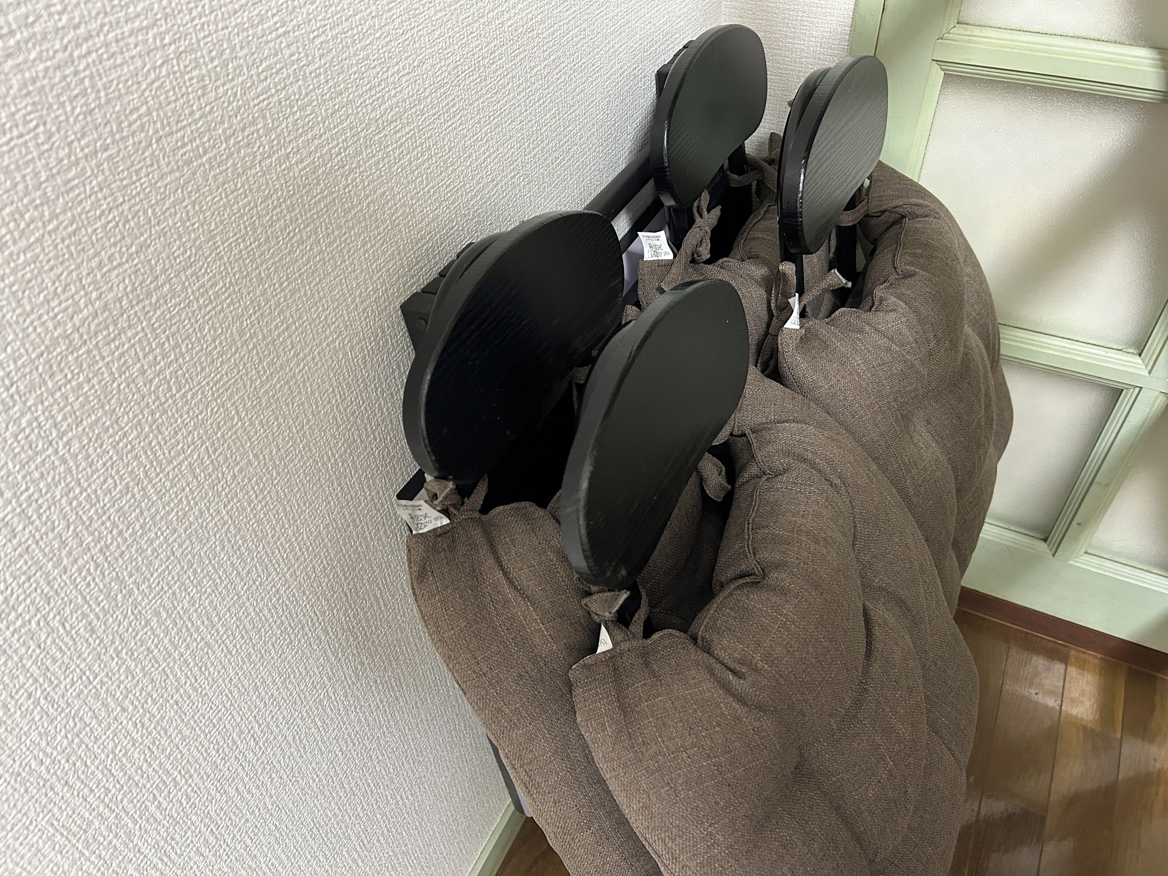 基础客房 | 起居区 | 20-英寸纯平电视 （配备数码频道）、电视