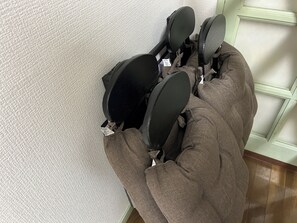 Habitación básica | Zona de estar | Televisión de pantalla plana de 20 pulgadas con canales digitales