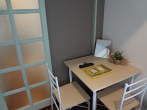 Chambre Standard, non-fumeur (with Loft, 201) | Restauration dans la chambre