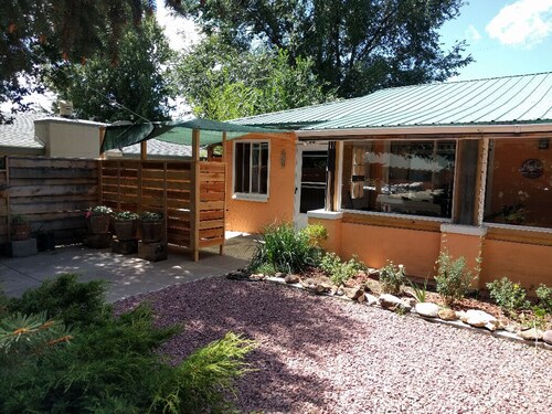 Pieni studio aivan naapurustossa.