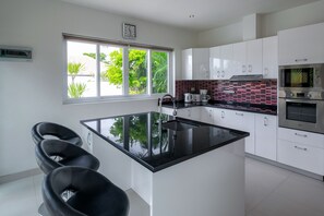 Fridge, microwave, oven, stovetop - Orchid Paradise Homes OPV 202 (Hin Lek Fai,)