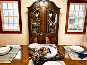 Dining - Rushbrook Lodge, Renovated Farmhouse, 100 Acres, Hike, Ski, Retreats, reunions (Saugerties)