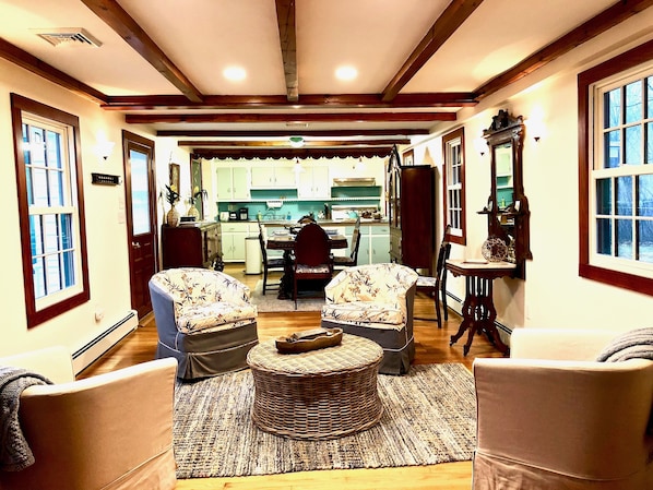 Smart TV, fireplace, books, offices