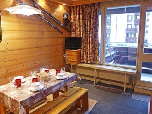 Dining - Cosy apartment for 4 people with WIFI, TV and balcony (Les Boisses)