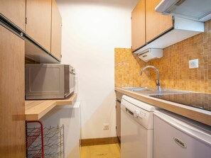 Dishwasher, high chair - Nice apartment for 3 people with WIFI, TV and balcony (Les Boisses)
