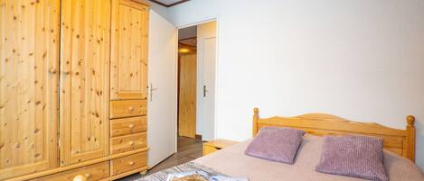 1 bedroom, WiFi, bed sheets