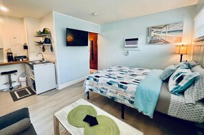 Iron/ironing board, free WiFi, bed sheets