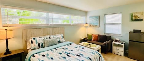 Iron/ironing board, free WiFi, bed sheets