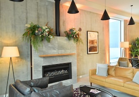2 bars/lounges