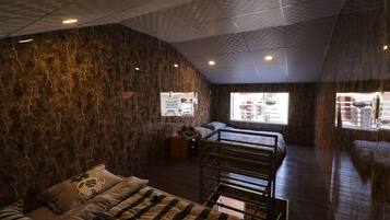 1 chambre, coffres-forts dans les chambres, fer et planche à repasser