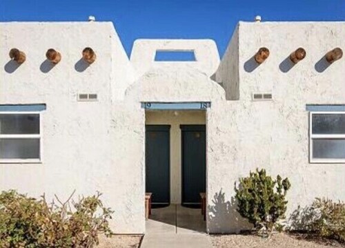 19 Resort- Double King, Pool, Hot Tub, Kitchen, Grill