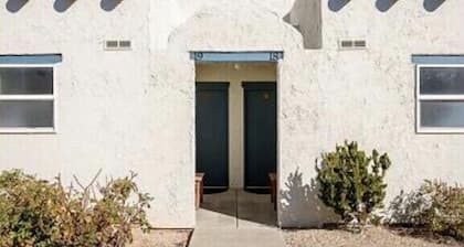 19 Resort- Double King, Pool, Hot Tub, Kitchen, Grill