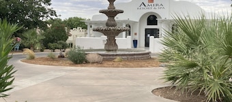 19 Resort- Double King, Pool, Hot Tub, Kitchen, Grill