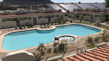 Piscine extérieure, piscine chauffée