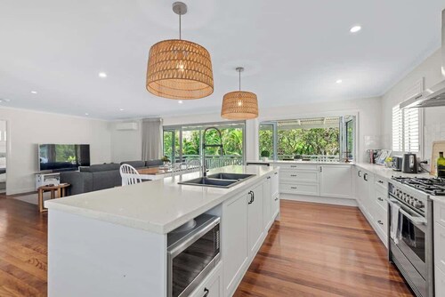 A Family Affair ~ 4 Bed/2.5 Bath/ 3 Car / Pool!