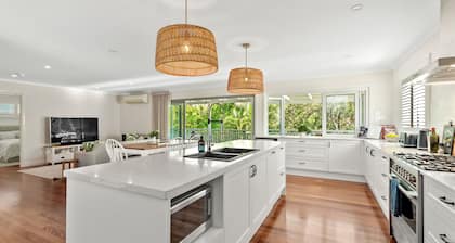 A Family Affair ~ 4 Bed/2.5Bath/Pool ~ Morningside