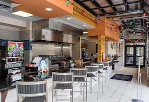 Maison en rangée familiale, cuisine, côté jardin | Restaurant