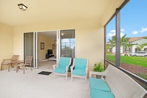 Family Townhome, Kitchen, Garden Area | Balcony